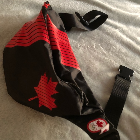 NWOT Canadian Team Fanny Pack - Picture 3 of 5